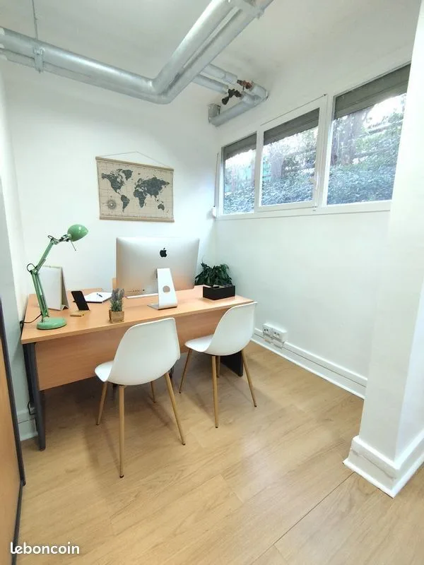 Facility Center, Private office, 1 desk, Montreuil