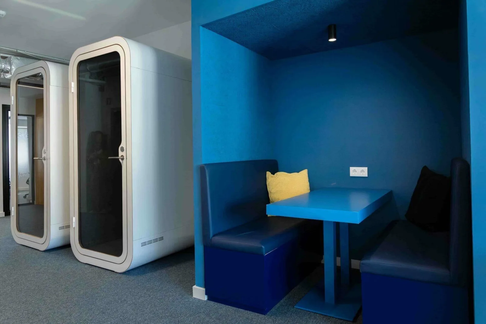 Fintech House Lisboa, Phone booth, Lisbon