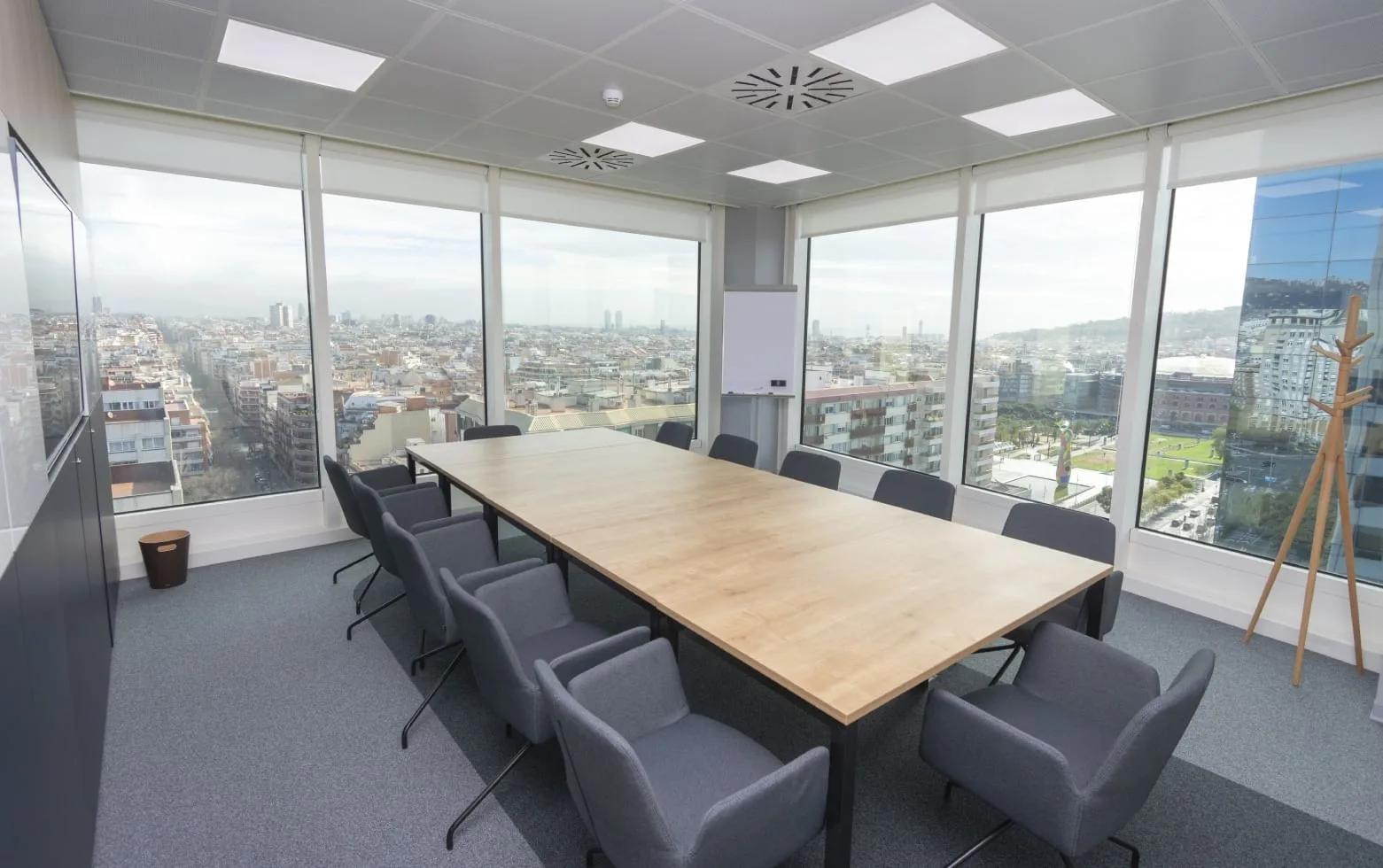 First Workplaces Sants, Meeting room for 12 people, Barcelona