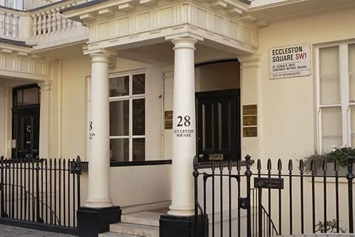Garner Hutchings, Façade, Londres