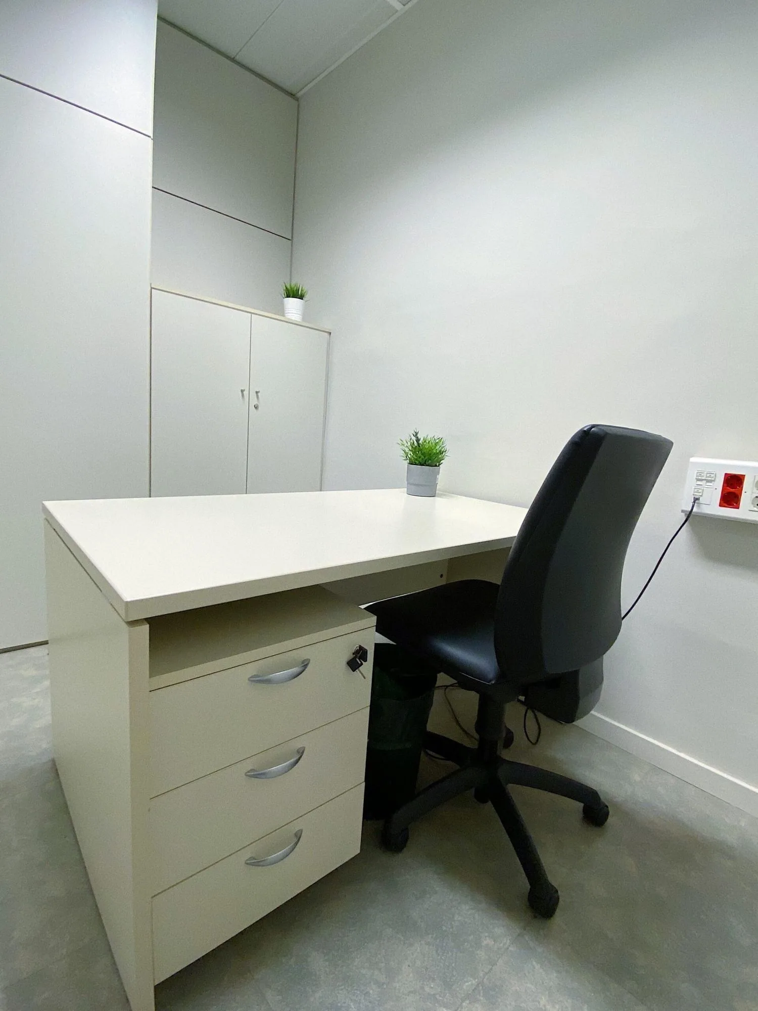 Global Office, Despacho privado con 1 puesto, Manresa