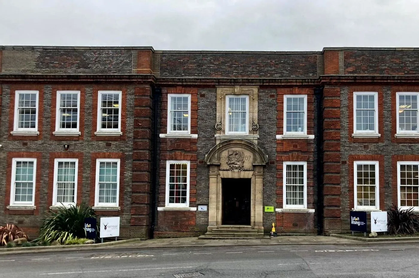 Hart House Business Centre, Building facade, Luton