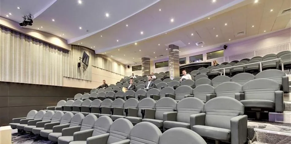 Hiptown Puteaux Aviso, Auditorium mit 65 Plätzen, Puteaux