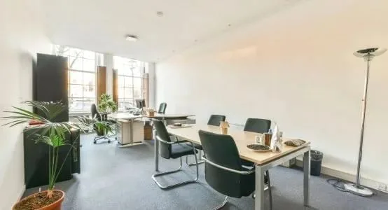 The Hive Hub Martil، مكتب خاص بـ 6 محطات عمل، Martil