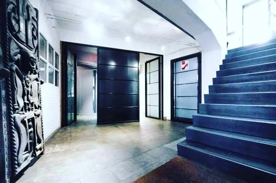 Hiwork, Common area, Uccle