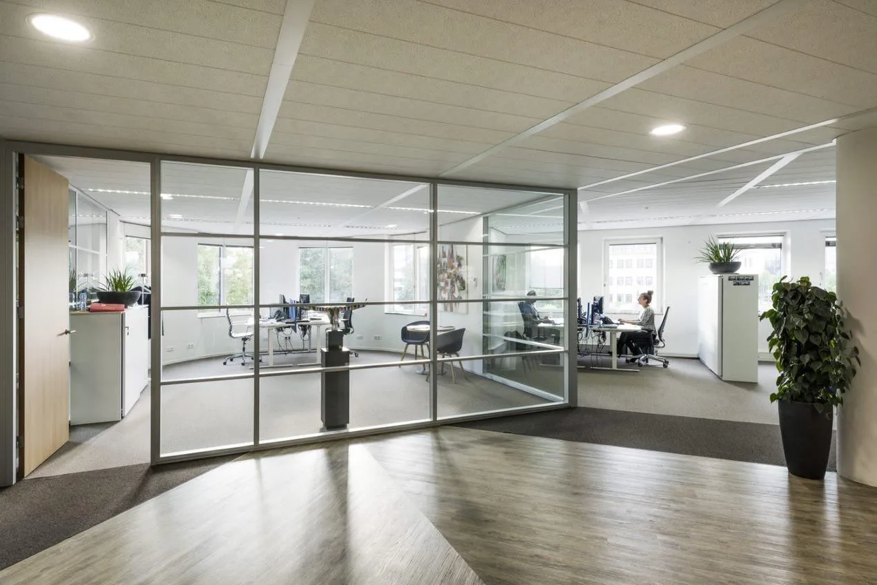 HNK Hoofddorp, Privékantoor met 3 werkplekken, Hoofddorp