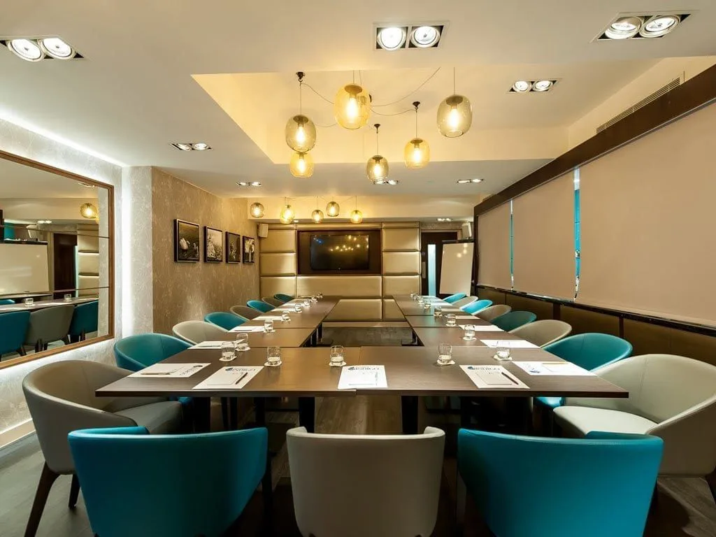 Hourly Offices, Meeting room for 18 people, London
