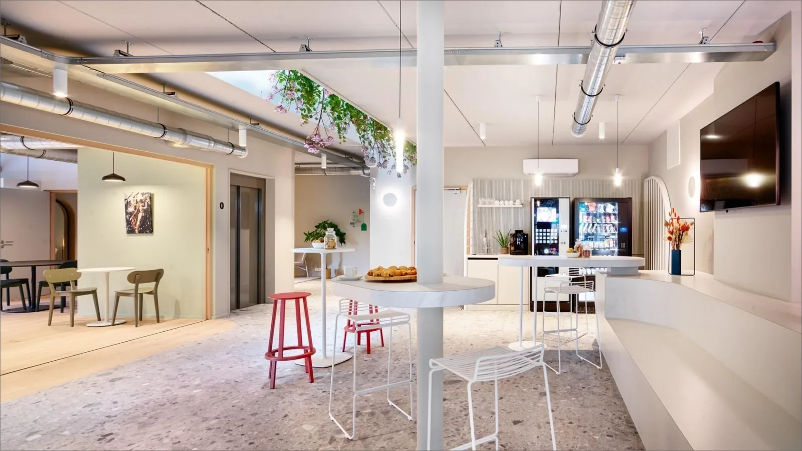 Le HUB Business Center, Cafeteria, Tinlot