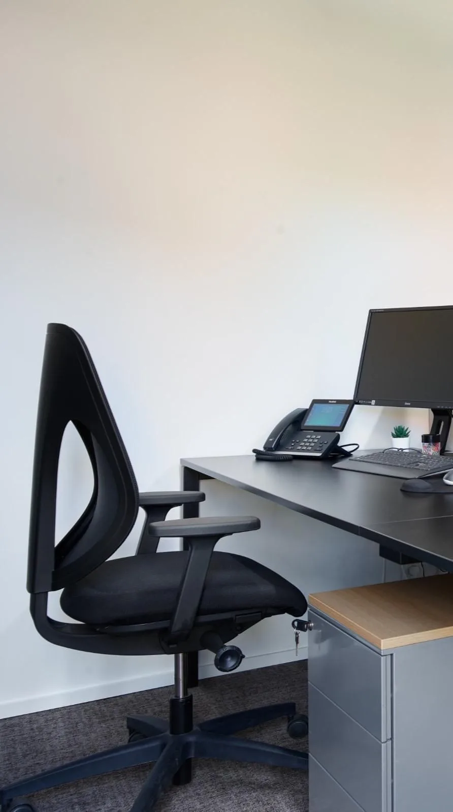 Le HUB Business Center, Private office, 1 desk, Tinlot