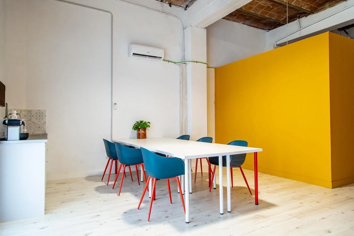 Hub Espai De Creació, Sala de reuniones para 6 personas, Esparreguera