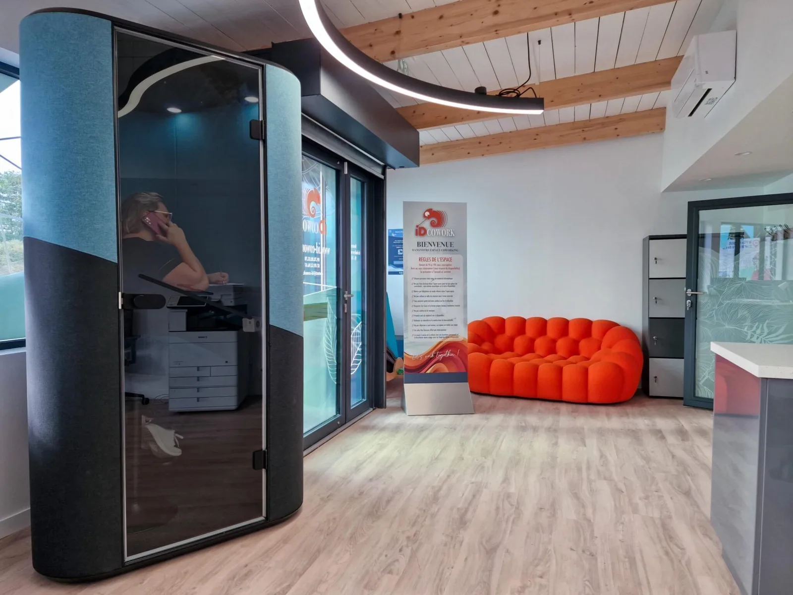 ID COWORK, Phone booth, Saint-Maur-des-Fossés