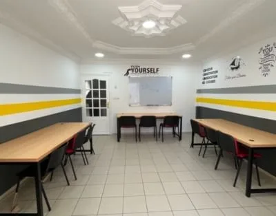 Ija Taw Coworky, Salle de formation 3 personnes, Sousse
