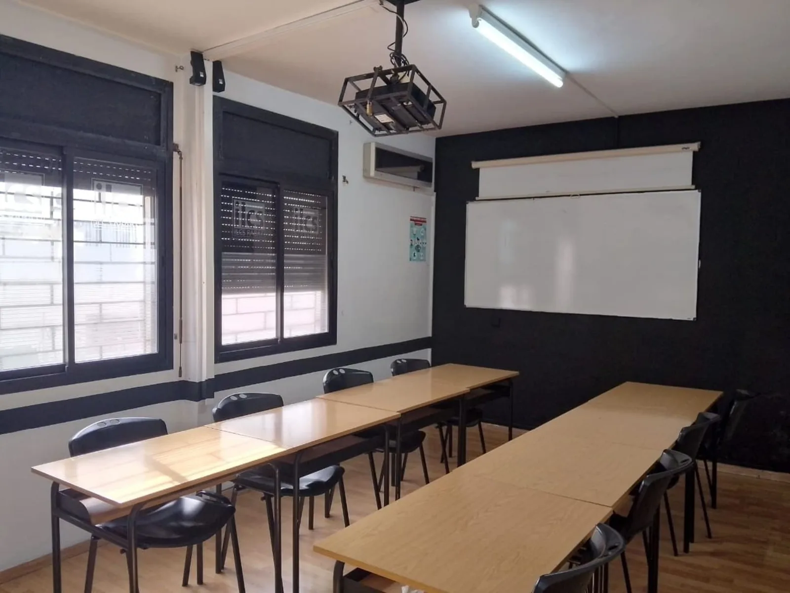 ILCS Rabat، قاعة تدريب لـ 12 أشخاص، الرباط