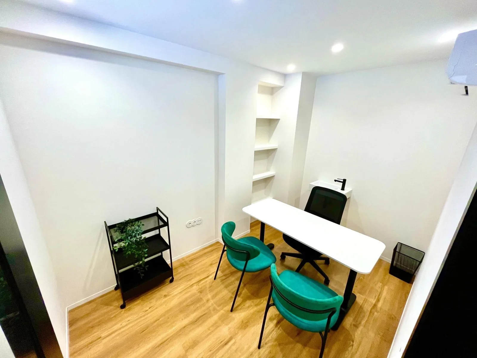 Incubou, Private office, 1 desk, Vila Nova de Gaia