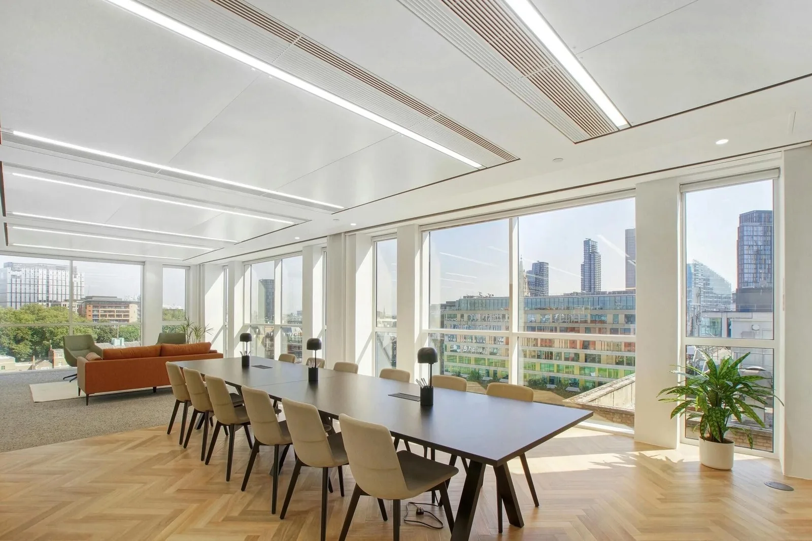 Industrious 24 Chiswell Street, Meeting room for 14 people, London