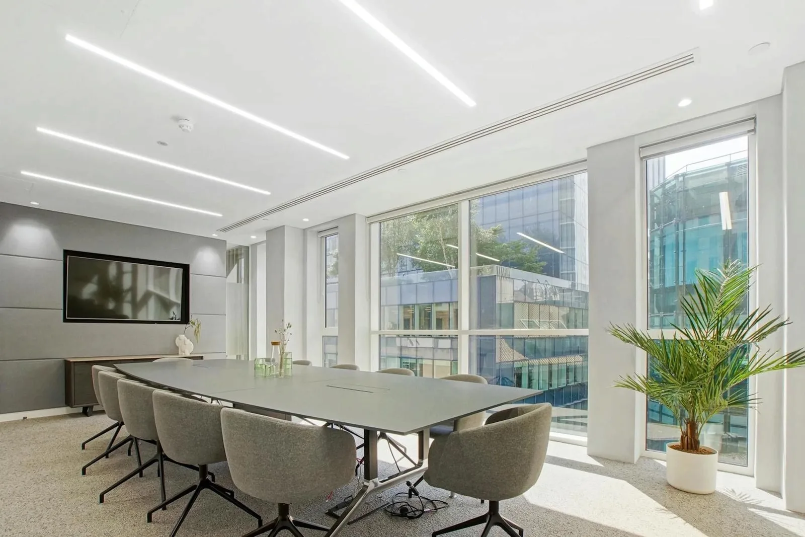 Industrious 24 Chiswell Street, Meeting room for 12 people, London