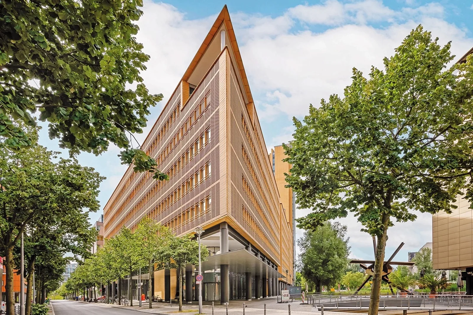 Industrious Atrium Tower, Building facade, Berlin