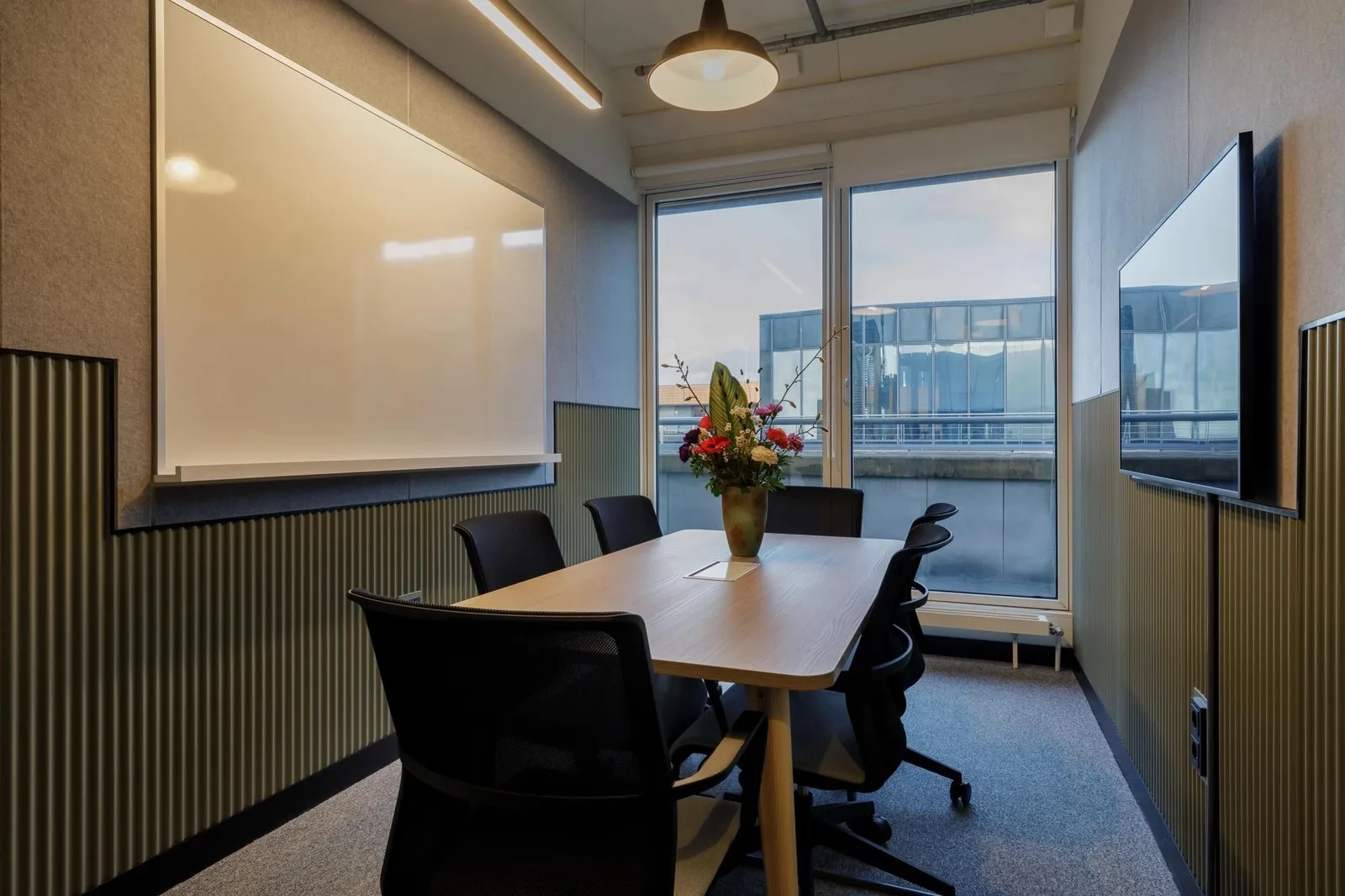 Industrious Atrium Tower, Meeting room for 5 people, Berlin