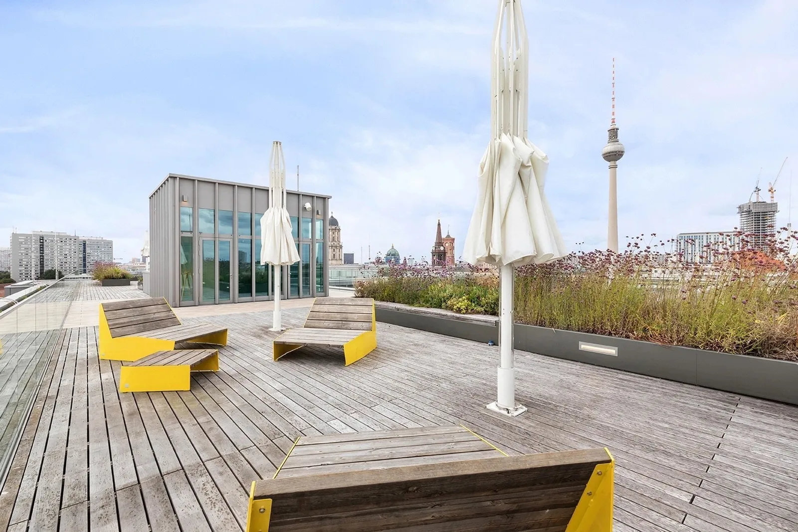 Industrious at BEAM Schicklerstrasse 5, Terrace and outdoor space, Berlin