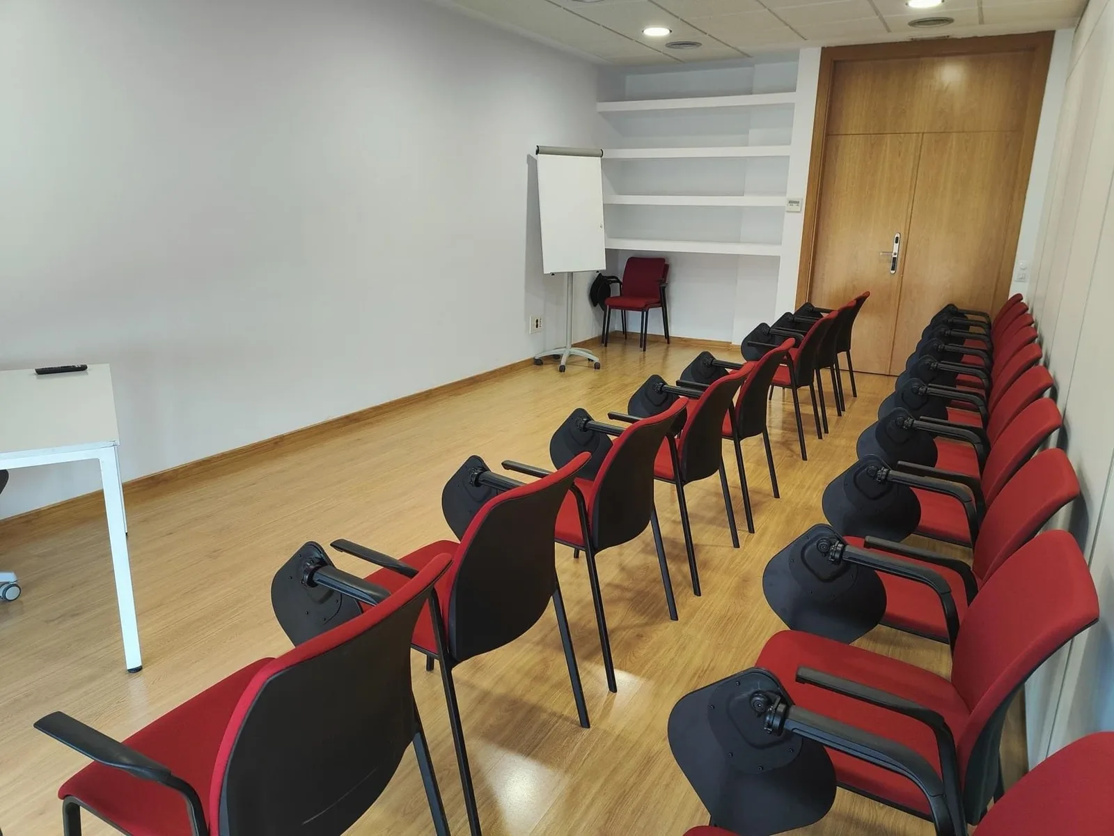 Inn Offices Torneo, Training room for 14 people, Seville