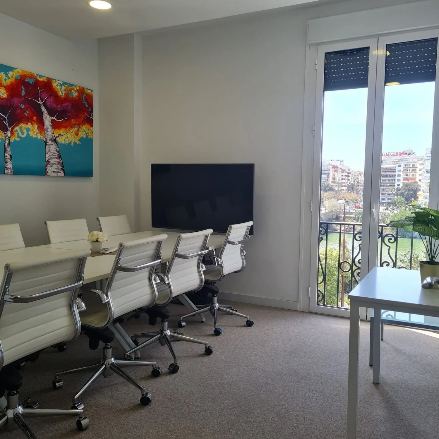 Inn Offices Torre Del Oro, Salle de réunion 8 personnes, Séville