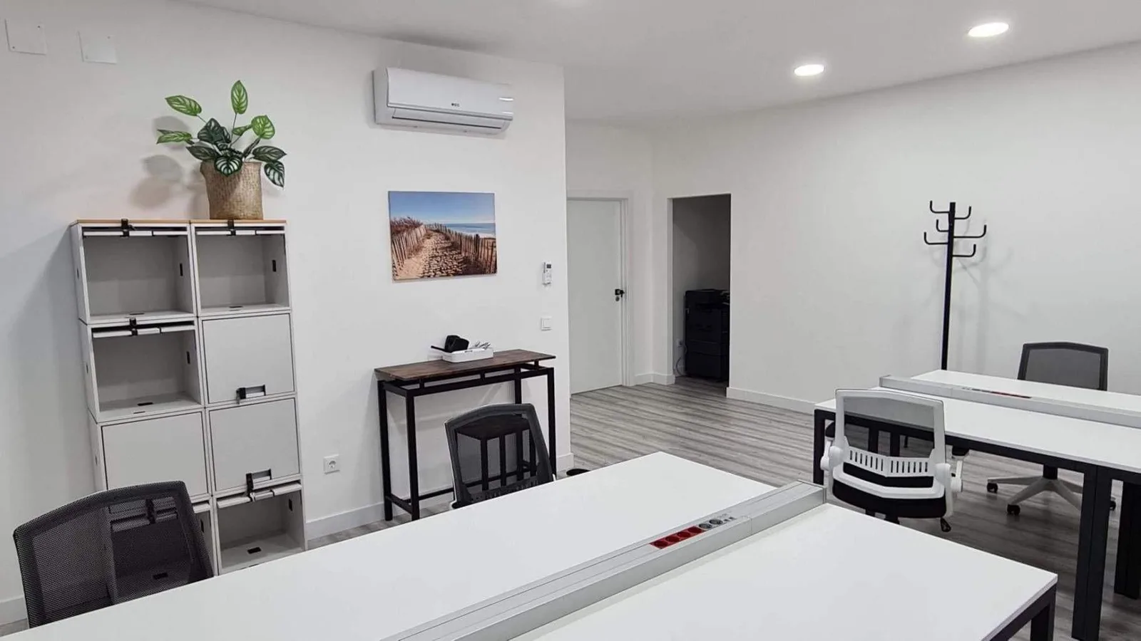 InOffice Cowork, Private office, 4 desks, Amora