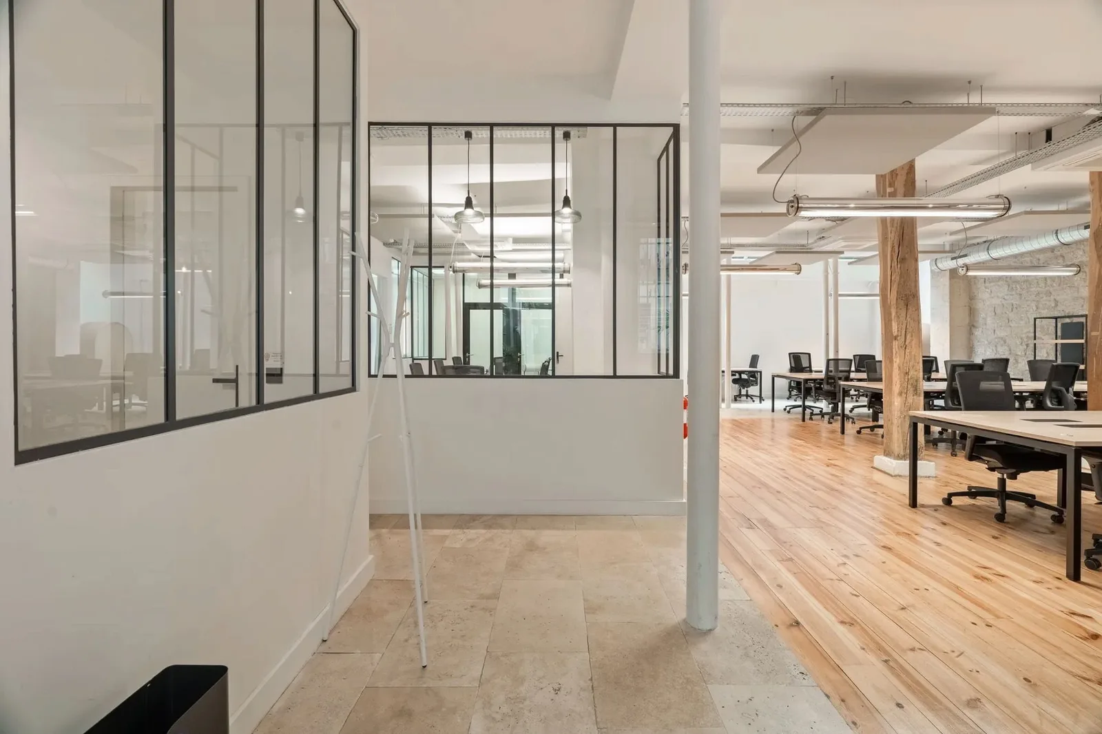 Joro Paradis - 32 postes, Open-plan office, Paris 10e