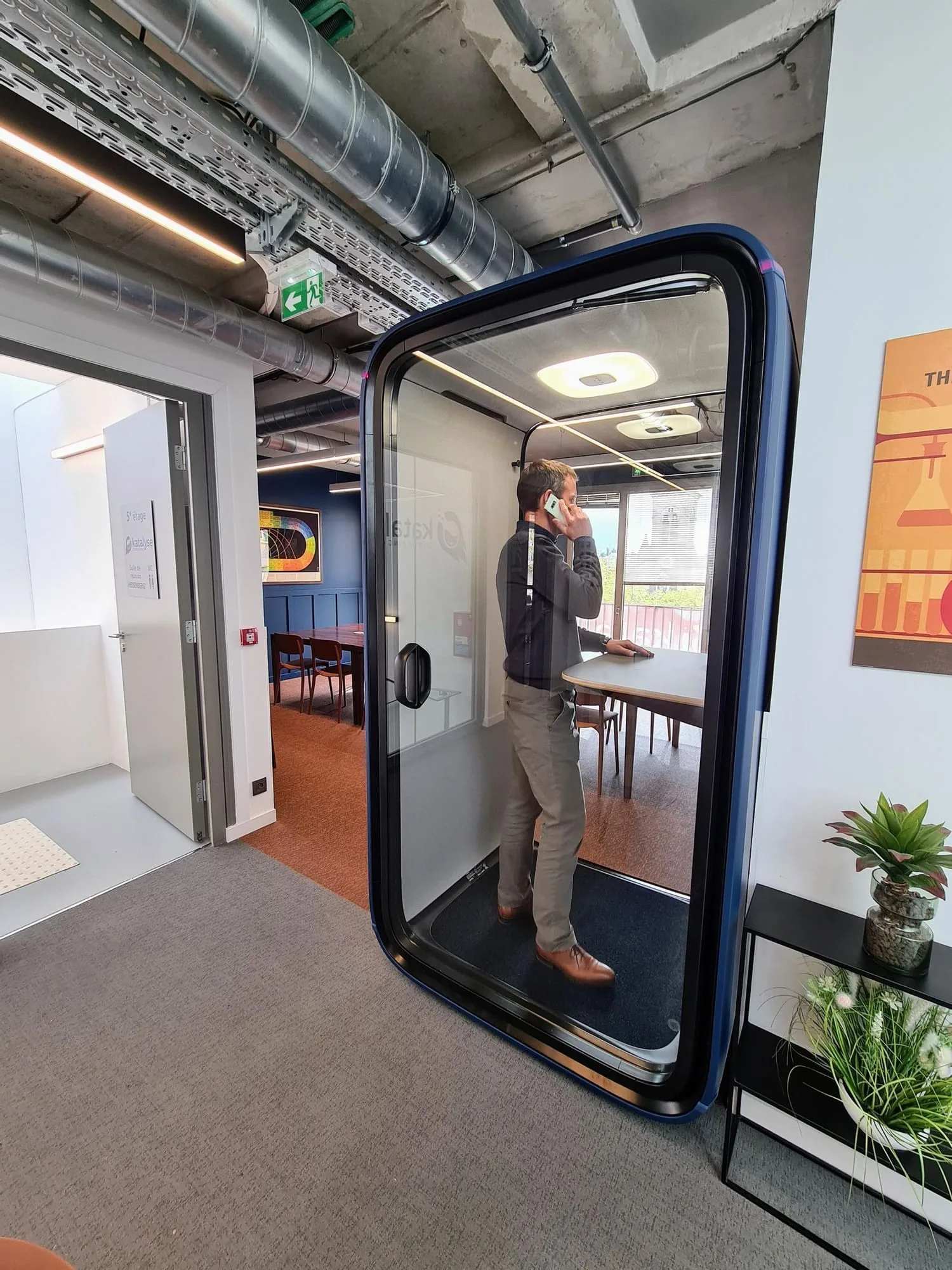 Katalyse Coworking, Telefonkabine, Lyon 3e