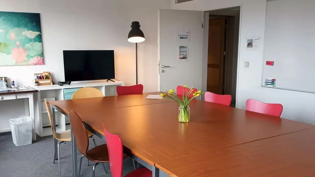 Kiez Büro Coworking Markgrafendamm, Meeting room for 8 people, Berlin