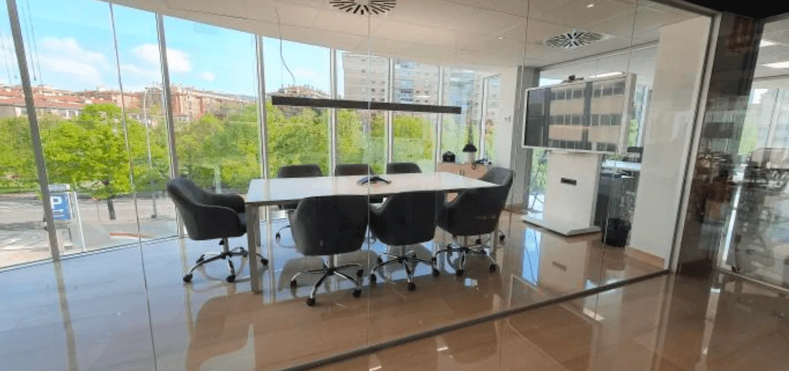 Klammer Workspaces Carlos III, Meeting room for 8 people, Pamplona