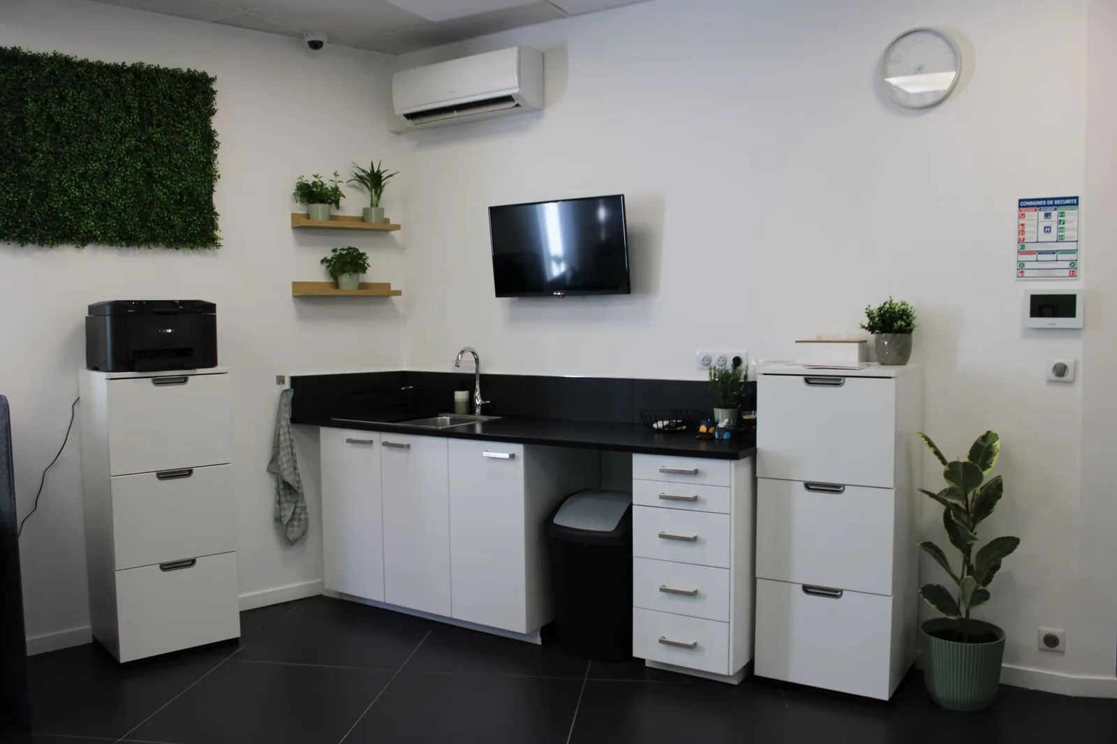Korner Grasse, Kitchen, Grasse