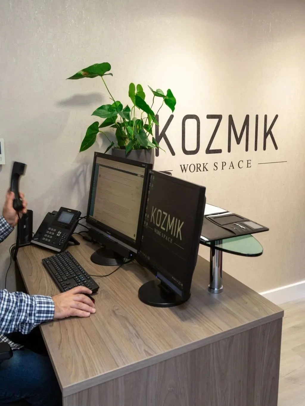 Kozmik Work Space, Réception, Londres
