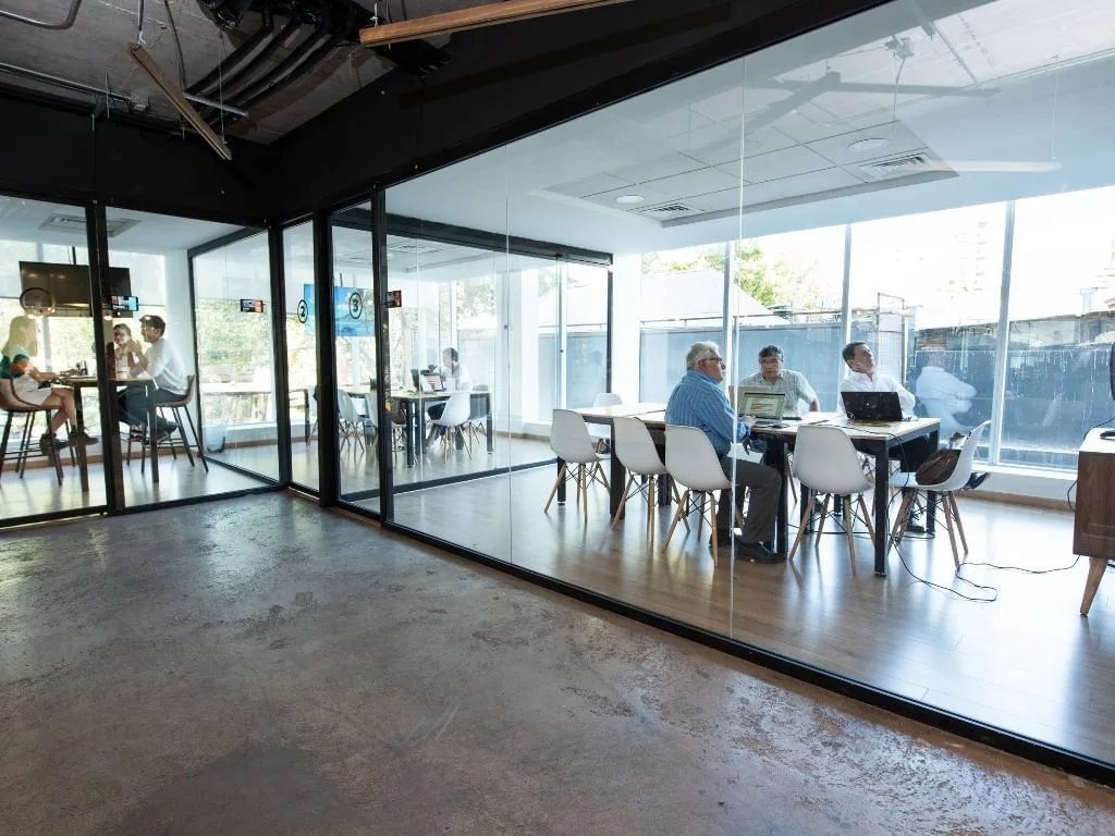 Launch Cowork Holley, Sala de reuniones para 8 personas, Providencia