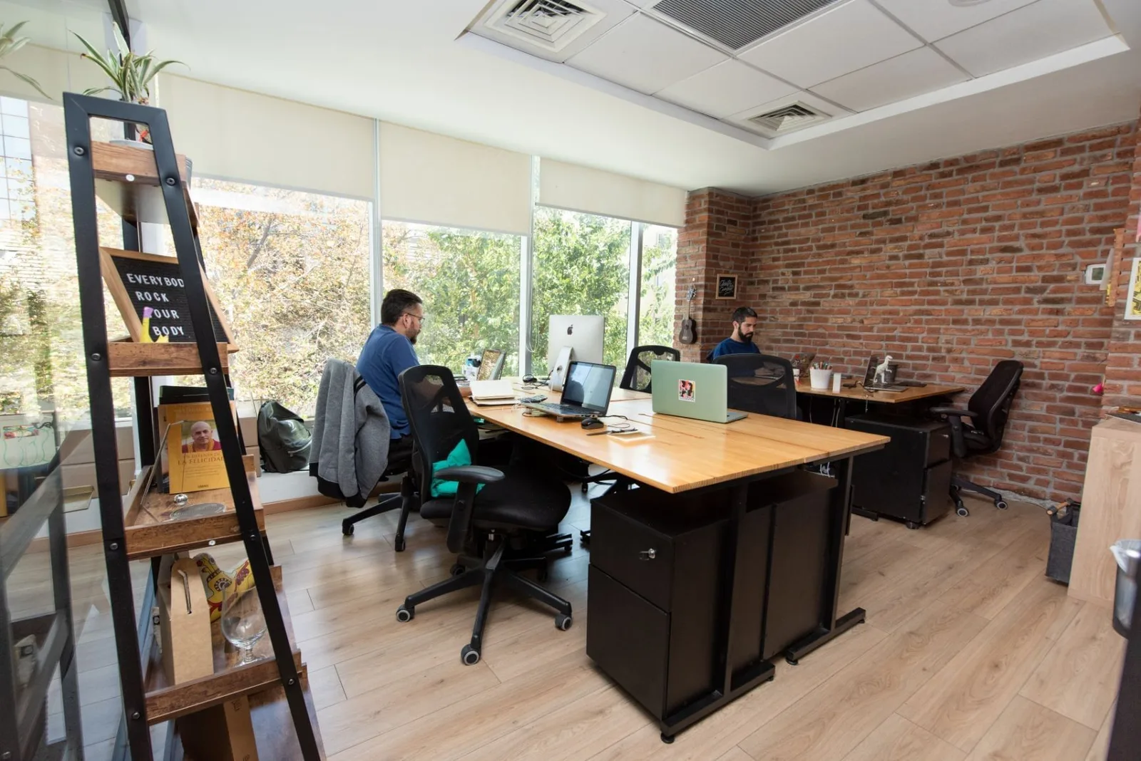 Launch Cowork Holley, Despacho privado con 6 puestos, Providencia