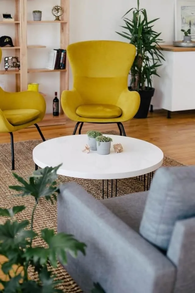 Leader space, Lounge, Taza