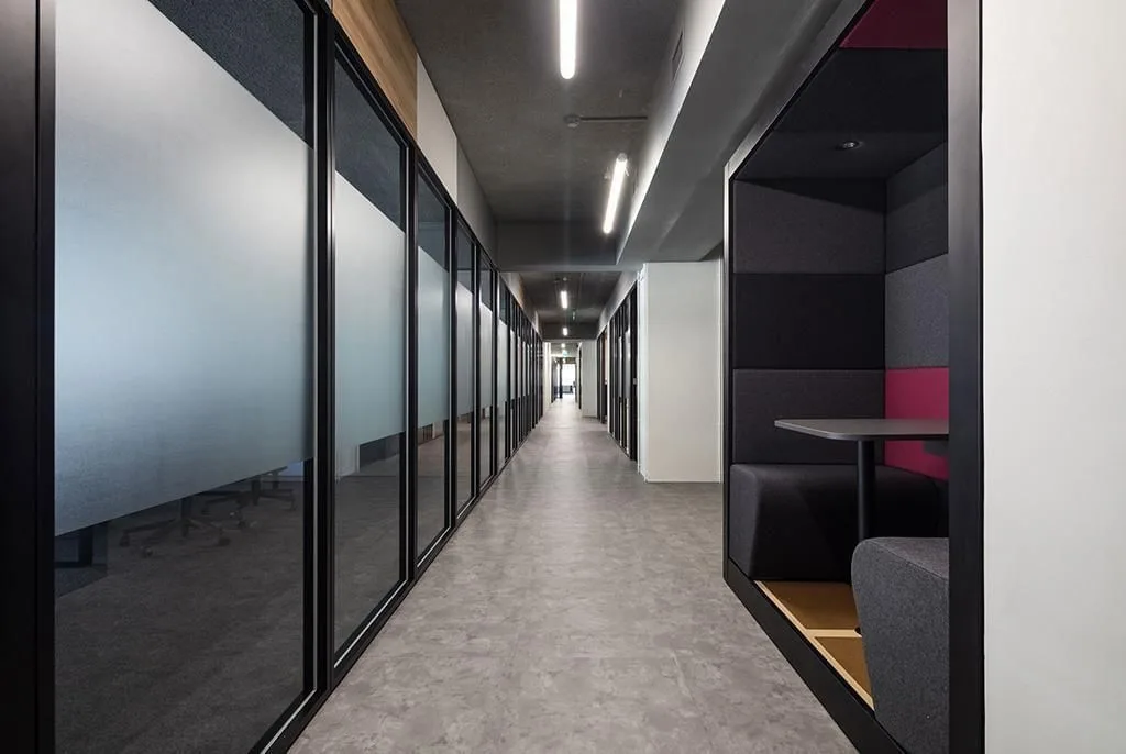 Leap Workspace Santos, Cabina telefónica, Lisboa