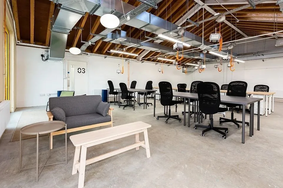 Lj Works, Open space, Londres