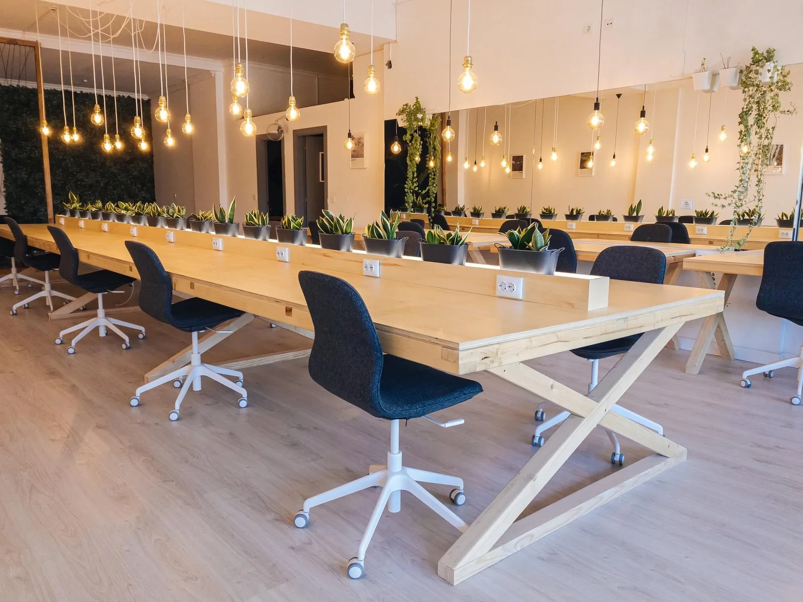 Lobo Cowork São João, Open-plan office, Estoril