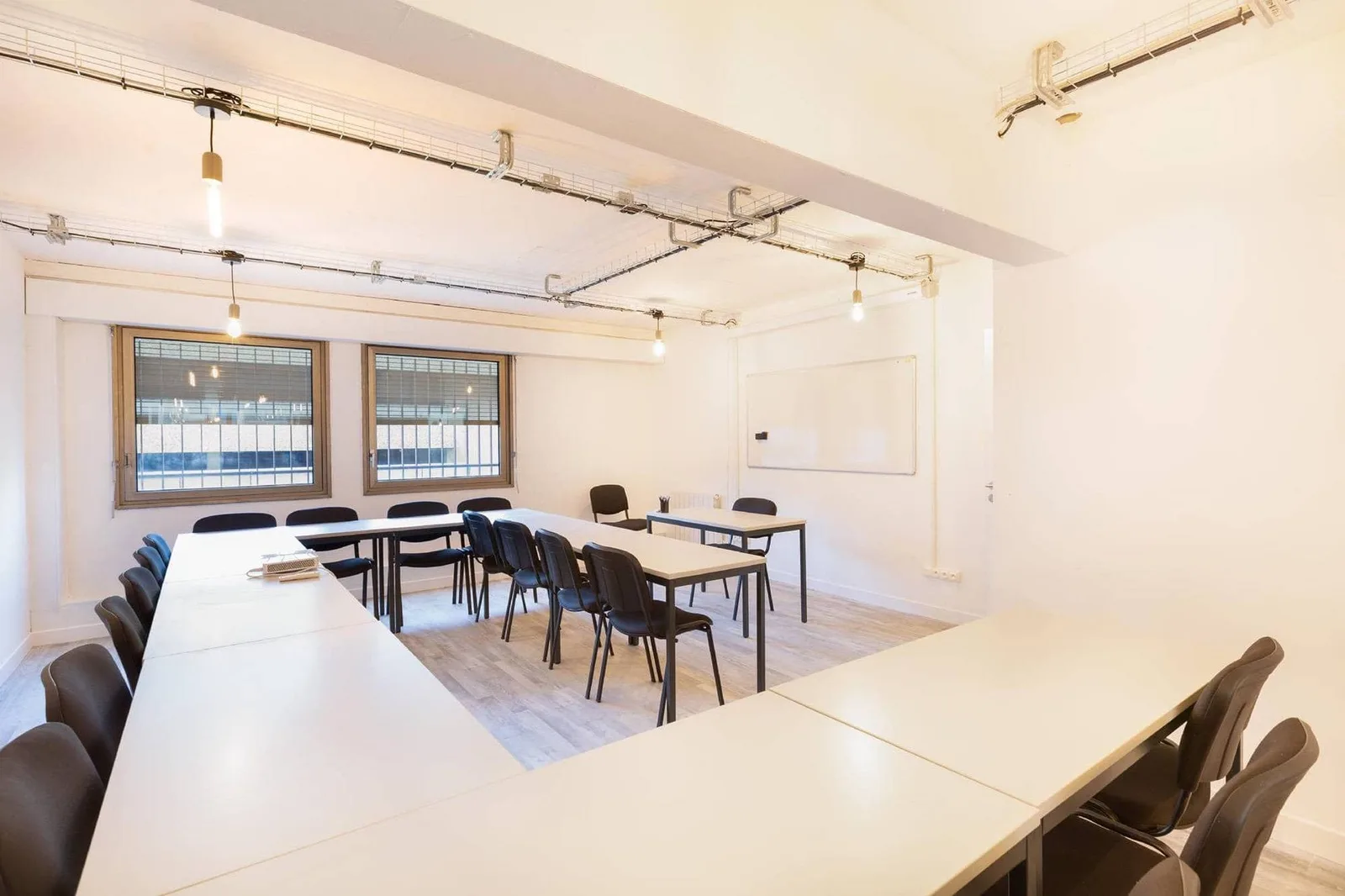 Locow, Schulungsraum für 18 Personen, Mâcon