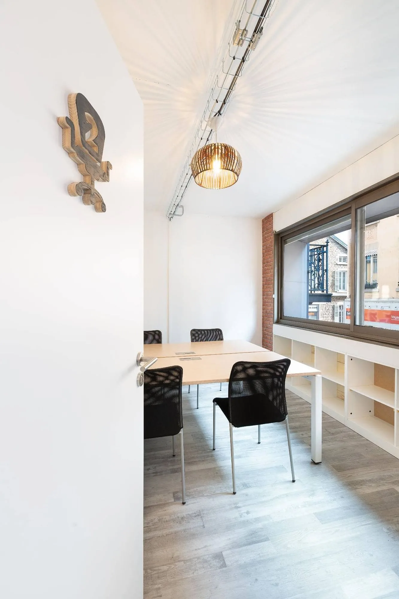 Locow, Privatbüro mit 4 Arbeitsplätzen, Mâcon