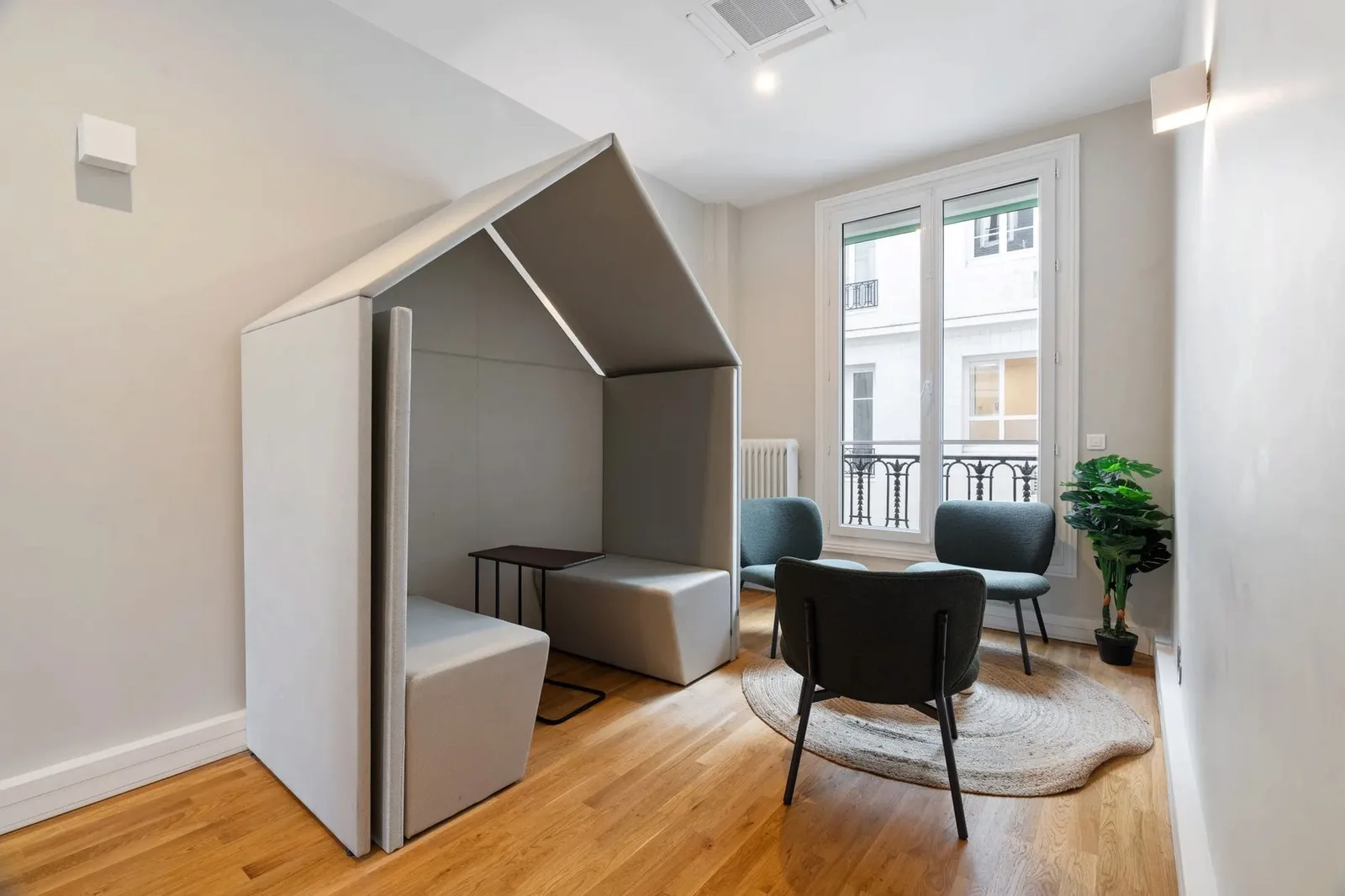 Loki Avenue Carnot, Cabine acoustique, Paris 17e