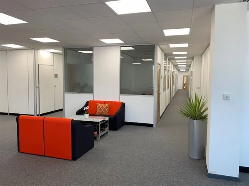 LRP Brentford, Lounge, Brentford