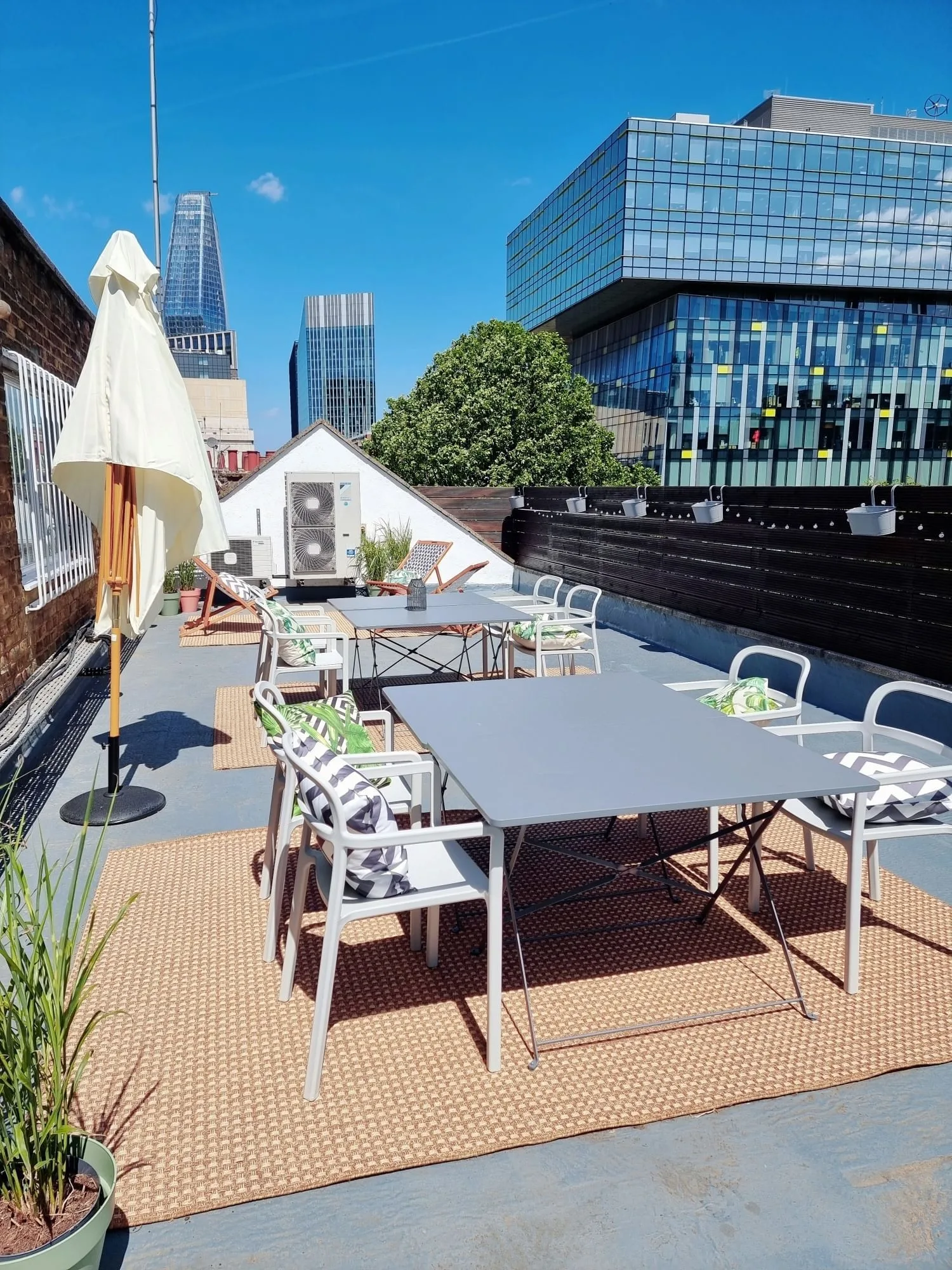 LRP Metro House, Terrace and outdoor space, London