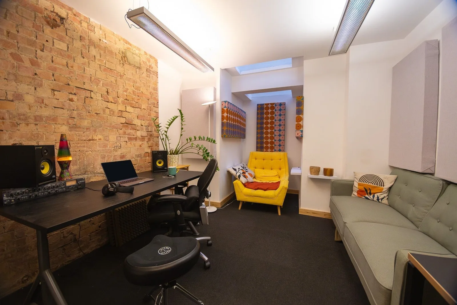 Mainyard Studios - Hackney Central, Private office, 2 desks, London