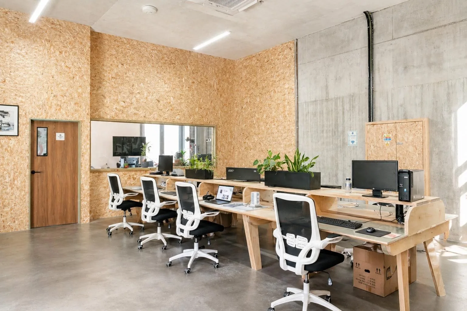Mainyard Studios - MakerSpaces HW, Open-plan office, Barking