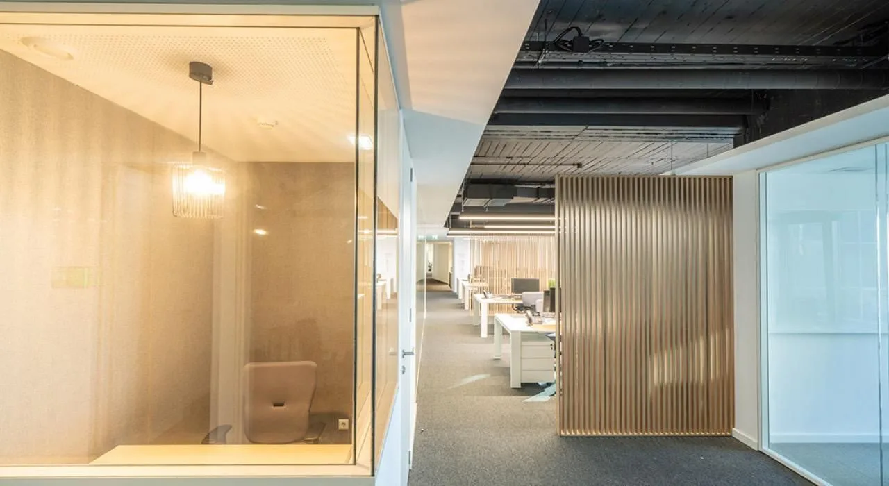 Maleo Offices Sete Rios, Phone booth, Lisbon