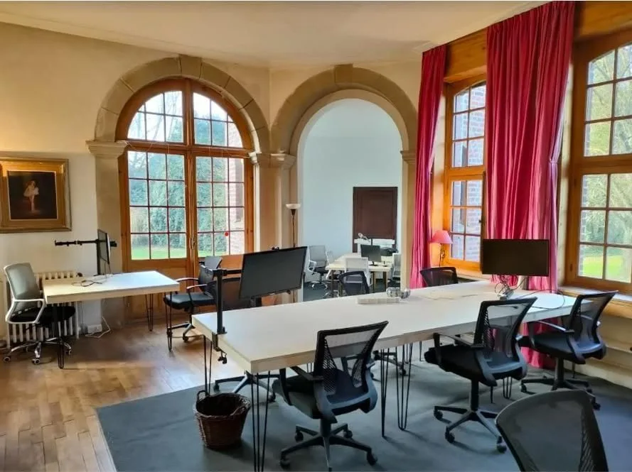 Manoir du Baz, Open-plan office, Loos