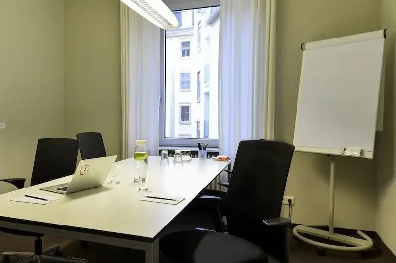 MEET/N/WORK Frankfurt, Besprechungsraum für 4 Personen, Frankfurt am Main