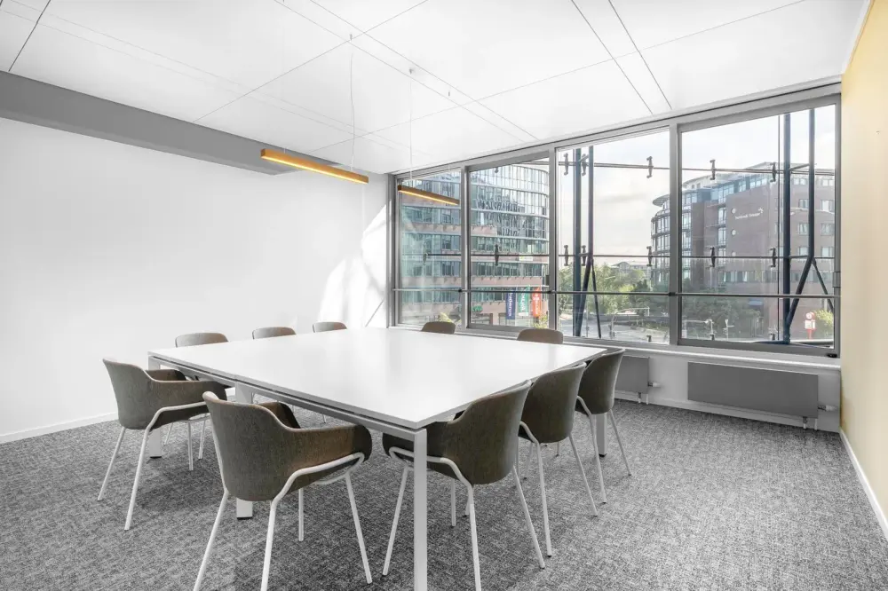Regus OR, Portland - US Bancorp Tower, Meeting room Boardroom, Portland, OR
