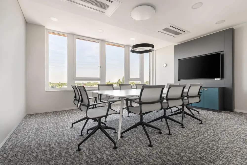 Regus IA, Des Moines - Hub Tower, Meeting room Capitol, Des Moines, IA